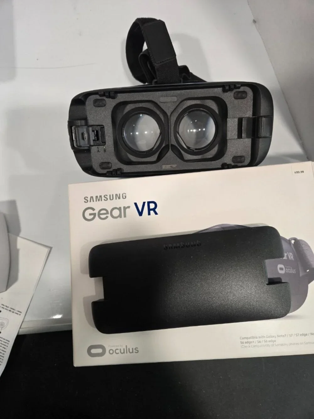 Samsung Gear VR Oculus Virtual Reality Headset SM-R323 Includes Remote